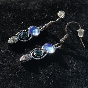 💎NEW Silver & Blue Imitation Crystal With Iridescent Stone Dangle Earrings